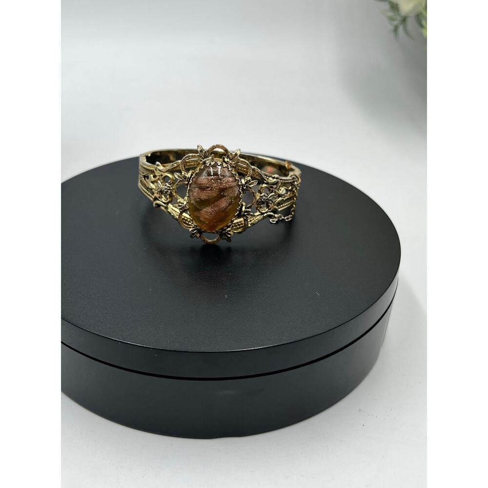 Whiting & Davis Vintage Ornate‎ Victorian Revival Gold Tone Lg Cabochon Bangle - Picture 2 of 9